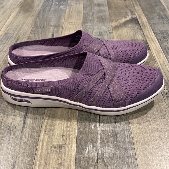 Skechers Arch Fit Slip Ons - Picture 5 of 9